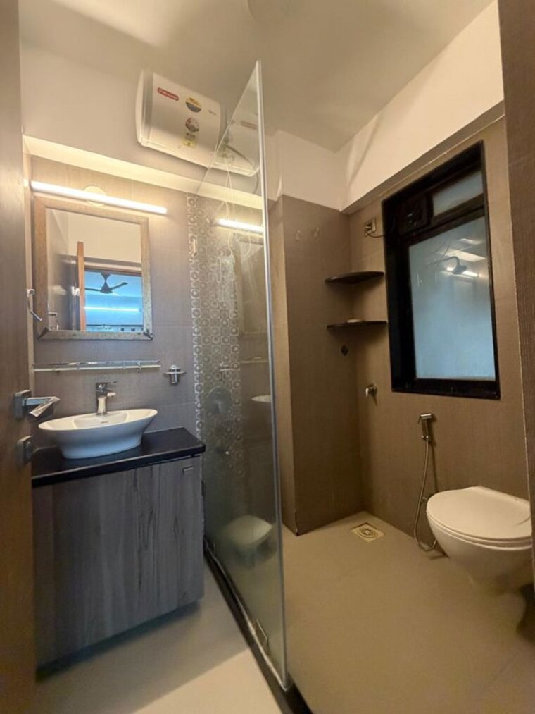 Bathroom, khar west 3 Bedroom 900 Sq.Ft. Apartment In Khar West Mumbai 10694773