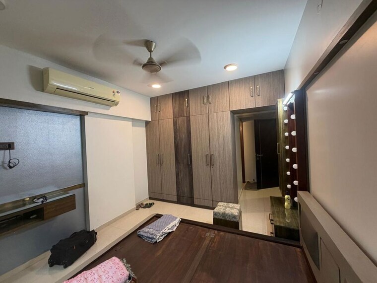 Room, khar west 3 Bedroom 900 Sq.Ft. Apartment In Khar West Mumbai 10694773
