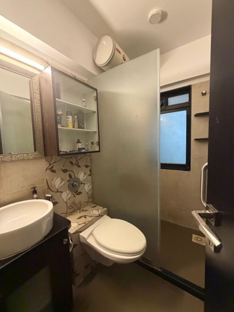 Bathroom, khar west 3 Bedroom 900 Sq.Ft. Apartment In Khar West Mumbai 10694773