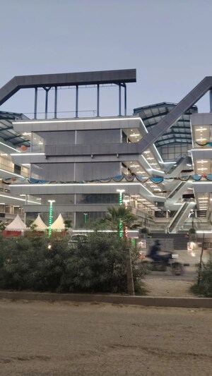Staircase in  Shop at SKA Arcadia, Wave City – for Sale