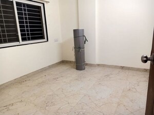 Room in 2.5 BHK Apartment at Tingre Nagar – for Rent