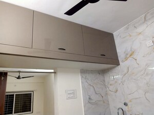 Furnished Amenities in 2.5 BHK Apartment at Tingre Nagar – for Rent