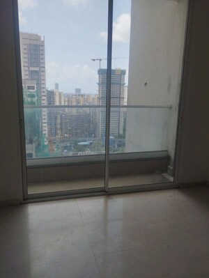 Room in 4 BHK Apartment at Omkar Alta Monte, Malad East – for Rent
