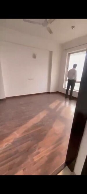 Room in 3 BHK Apartment at Jaypee Kalypso Court, Sector 128 – for Rent