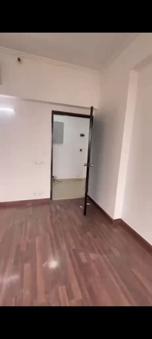 Room in 3 BHK Apartment at Jaypee Kalypso Court, Sector 128 – for Rent