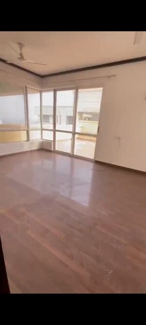 Room in 3 BHK Apartment at Jaypee Kalypso Court, Sector 128 – for Rent