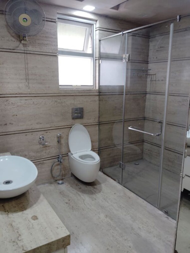 Bathroom, safdarjung enclave 4 Bedroom 2400 Sq.Ft. Builder Floor In Safdarjung Enclave Delhi 10694897