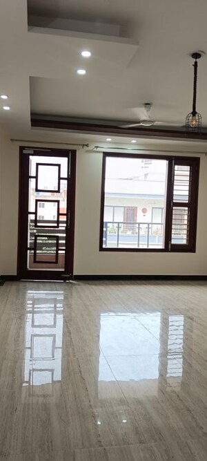 Room in 3 BHK Builder Floor at SS Mayfield Gardens, Sector 51 – for Rent