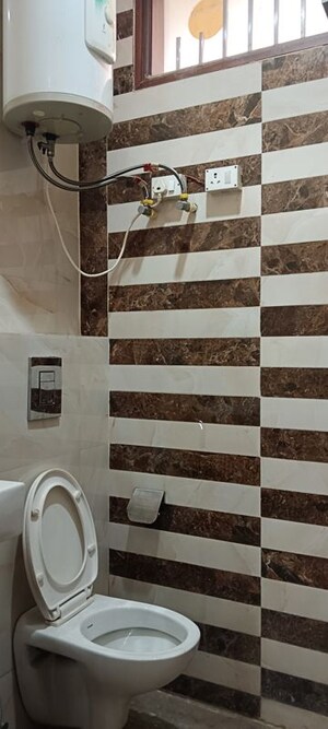 Bathroom in 3 BHK Builder Floor at SS Mayfield Gardens, Sector 51 – for Rent