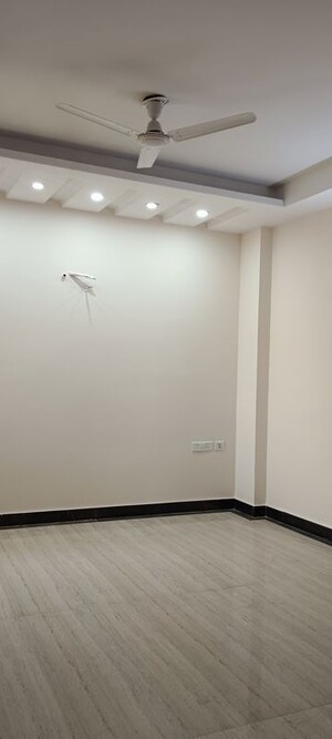 Room in 3 BHK Builder Floor at SS Mayfield Gardens, Sector 51 – for Rent