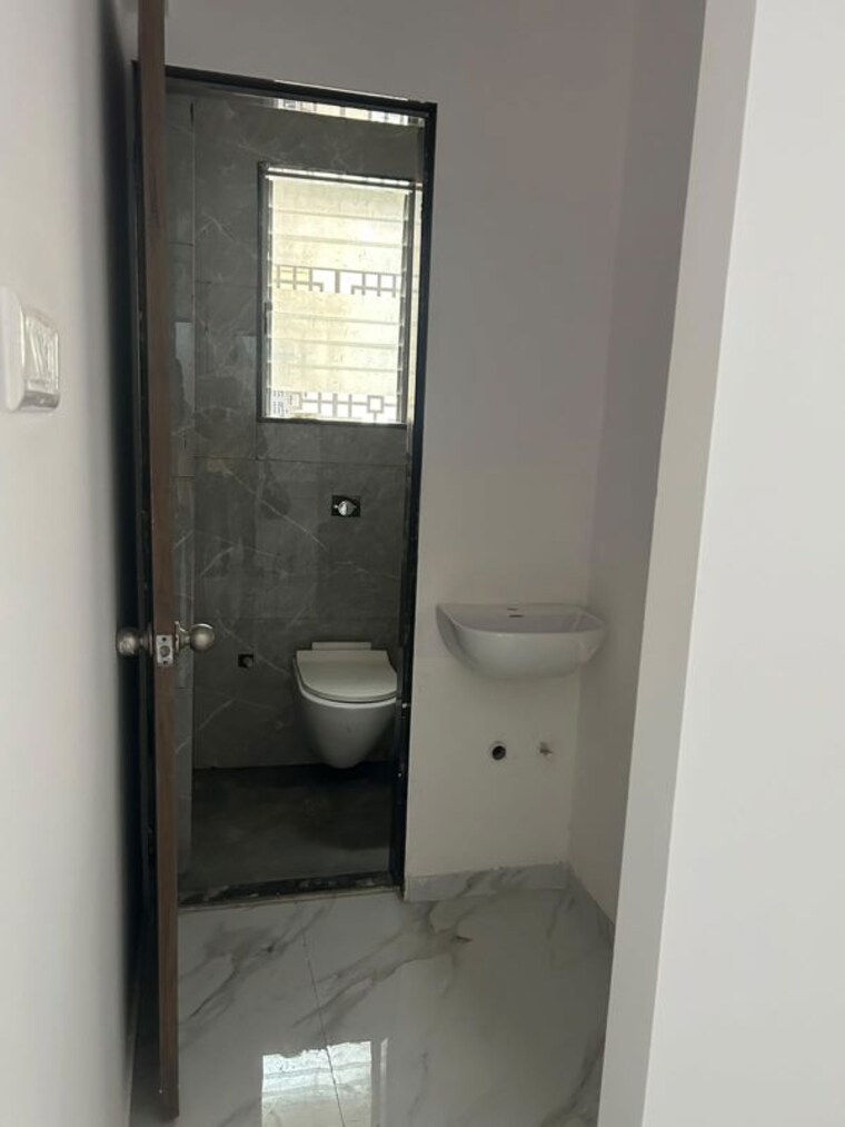 Bathroom, cherpoli Commercial Office Space 614 Sq.Ft. In Cherpoli Thane 10694914