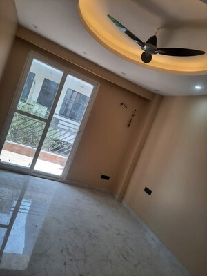 Furnished Amenities in 3.5 BHK Builder Floor at Sector 99 – for Sale
