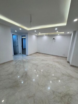 Room in 3.5 BHK Builder Floor at Sector 99 – for Sale