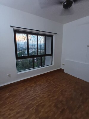 Room in 3 BHK Apartment at Lokhandwala Whispering Palms, Kandivali East – for Rent