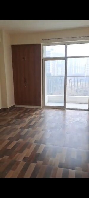 Room in 2 BHK Apartment at Proview Officer City, Raj Nagar Extension – for Rent