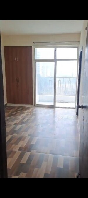 Room in 2 BHK Apartment at Proview Officer City, Raj Nagar Extension – for Rent