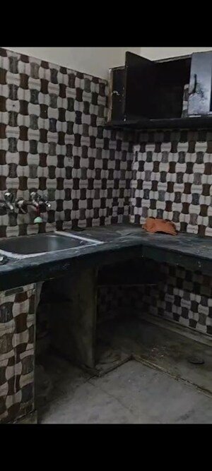 Kitchen in 1 BHK Builder Floor at Moti Nagar – for Rent