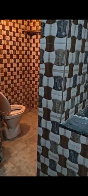 Bathroom in 1 BHK Builder Floor at Moti Nagar – for Rent