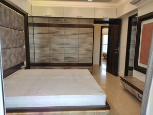 Room in 3 BHK Apartment at S Raheja Sapphire, Santacruz West – for Rent