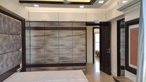 Room in 3 BHK Apartment at S Raheja Sapphire, Santacruz West – for Rent