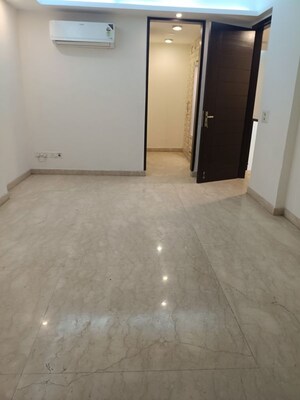 Room in 4 BHK Builder Floor at Maharani Bagh – for Sale