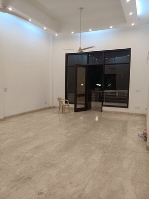 Room in 4 BHK Builder Floor at Maharani Bagh – for Sale