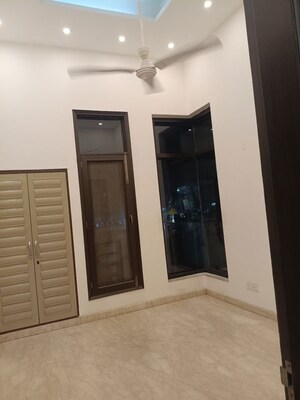 Room in 4 BHK Builder Floor at Maharani Bagh – for Sale