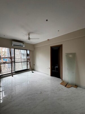 Room in 3 BHK Apartment at Aum Artha, Khar West – for Rent