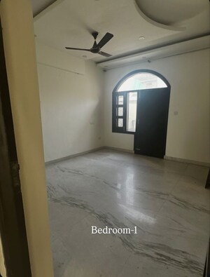 Room in 3 BHK Builder Floor at Sector 4 – for Rent