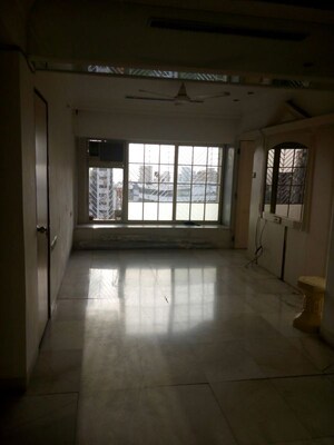 Room in 5 BHK Apartment at Nibbana Apartments, Bandra West – for Sale