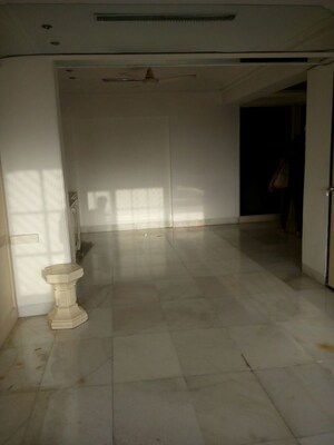 Bathroom in 5 BHK Apartment at Nibbana Apartments, Bandra West – for Sale
