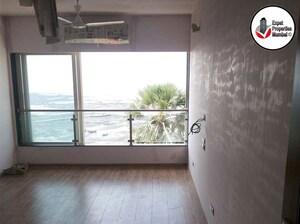 Room in 5 BHK Apartment at Nibbana Apartments, Bandra West – for Sale