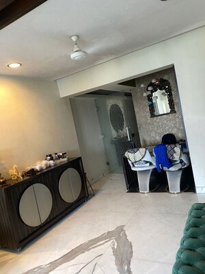 Room in 5 BHK Apartment at Nibbana Apartments, Bandra West – for Sale
