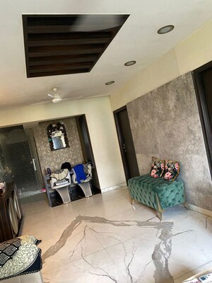 Room in 5 BHK Apartment at Nibbana Apartments, Bandra West – for Sale