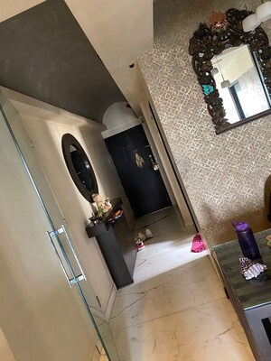Room in 5 BHK Apartment at Nibbana Apartments, Bandra West – for Sale