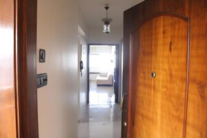 Room in 5 BHK Apartment at Nibbana Apartments, Bandra West – for Sale