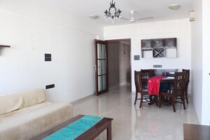 Room in 5 BHK Apartment at Nibbana Apartments, Bandra West – for Sale