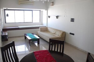 Room in 5 BHK Apartment at Nibbana Apartments, Bandra West – for Sale