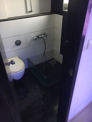 Bathroom in 5 BHK Apartment at Nibbana Apartments, Bandra West – for Sale
