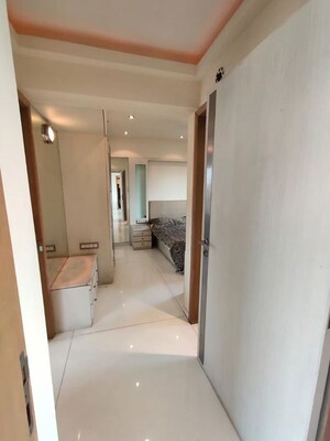 Room in 5 BHK Apartment at Nibbana Apartments, Bandra West – for Sale
