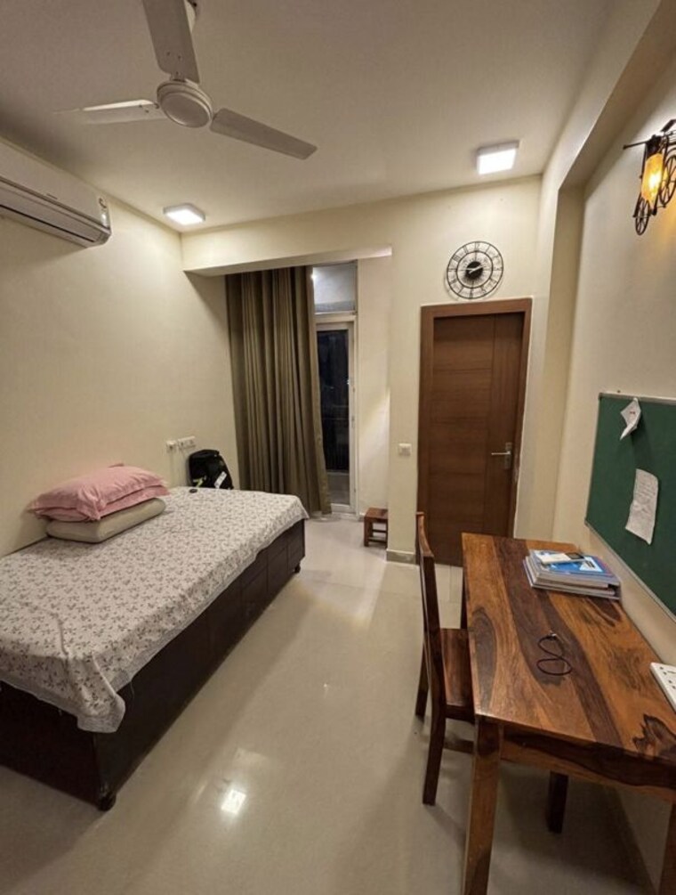 Bedroom, subhash nagar 2 Bedroom 100 Sq.Yd. Builder Floor In Subhash Nagar Delhi 10694924