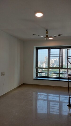 Room in 3 BHK Apartment at Oberoi Realty Woods, Goregaon East – for Sale