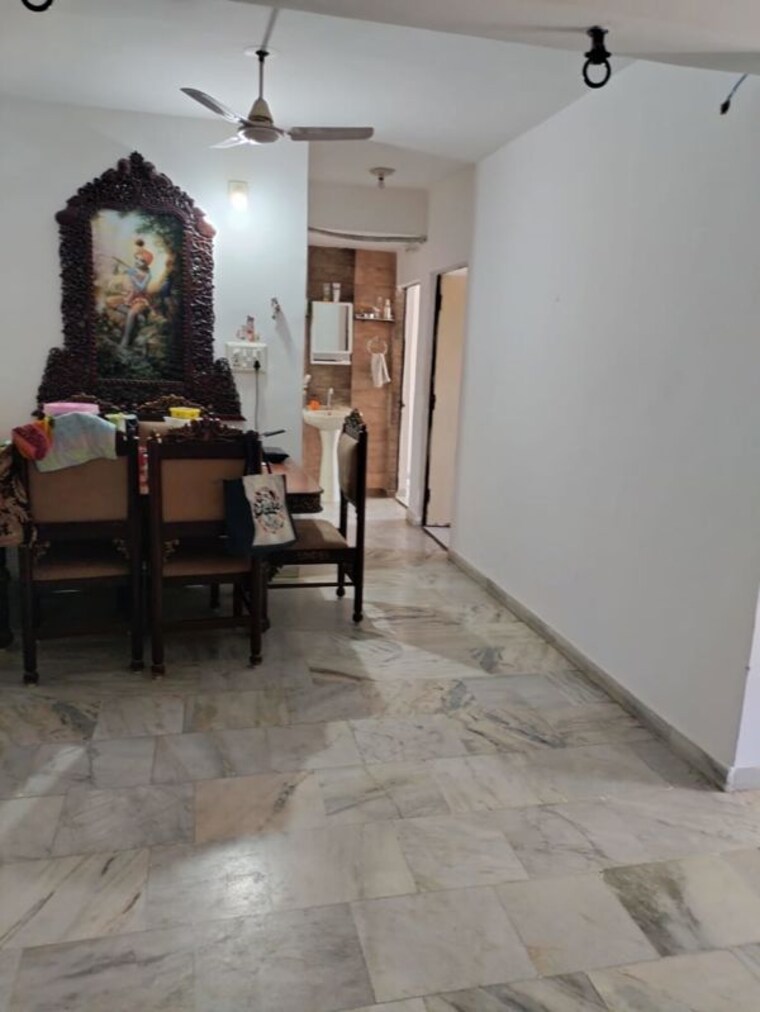 Living Room, satellite 3 Bedroom 150 Sq.Yd. Apartment In Satellite Ahmedabad 10695023