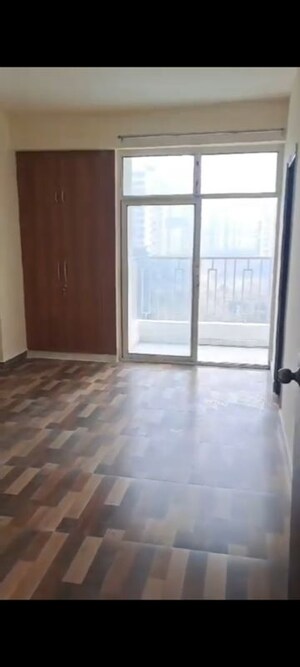 Room in 2 BHK Apartment at Proview Officer City, Raj Nagar Extension – for Rent