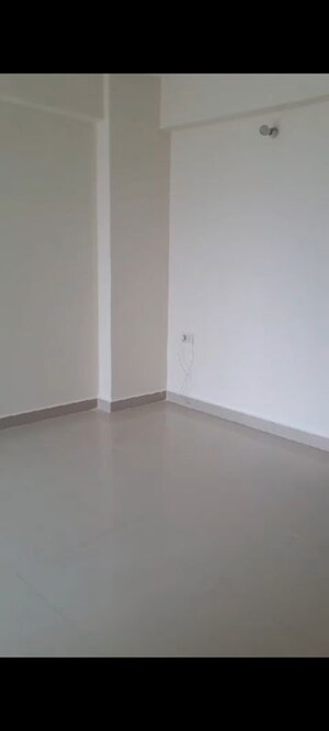 Room in 2 BHK Apartment at Proview Officer City, Raj Nagar Extension – for Rent