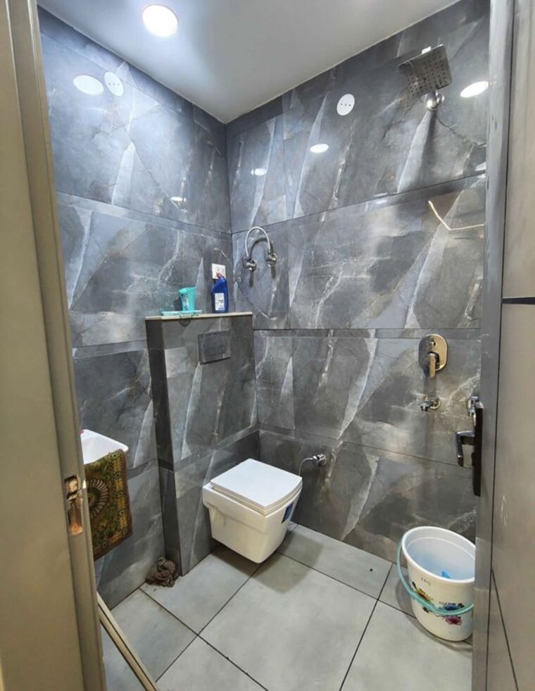 Bathroom, tagore garden 3 Bedroom 130 Sq.Yd. Builder Floor In Tagore Garden Delhi 10695027