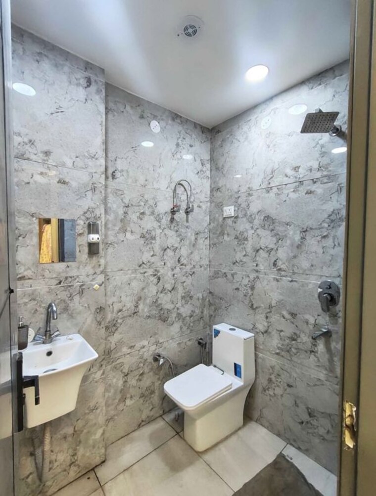 Bathroom, tagore garden 3 Bedroom 130 Sq.Yd. Builder Floor In Tagore Garden Delhi 10695027