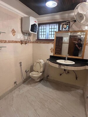 Team Area in 2 BHK Builder Floor at Lajpat Nagar ii – for Rent