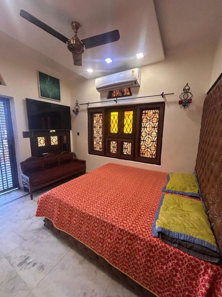 Bedroom, lajpat nagar ii 2 Bedroom 150 Sq.Yd. Builder Floor In Lajpat Nagar ii Delhi 10695044