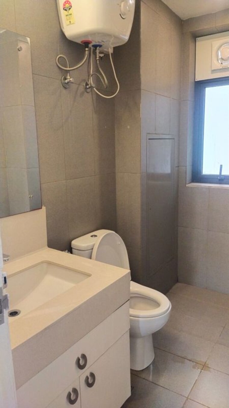 Bathroom, ireo-skyon 3 Bedroom 2045 Sq.Ft. Apartment In Sector 60 Gurgaon 10695037